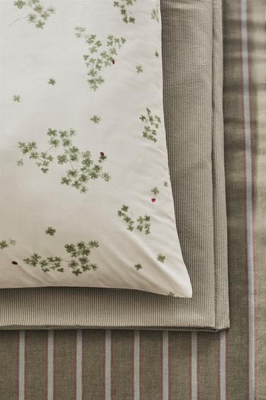 CLOVER AND LADYBIRD PERCALE PILLOWCASE - Oyster-white by Zara - Image 5