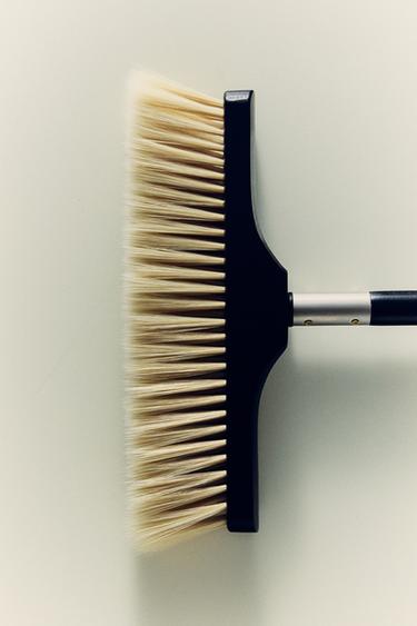 WOODEN BROOM HEAD - Black by Zara
