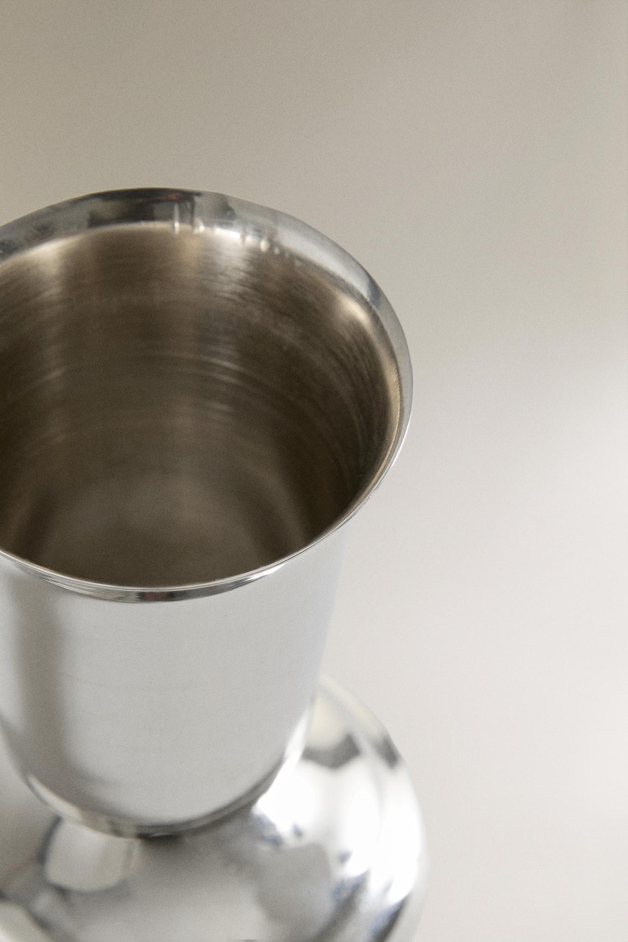 SHINY STEEL TEALIGHT HOLDER — Silver