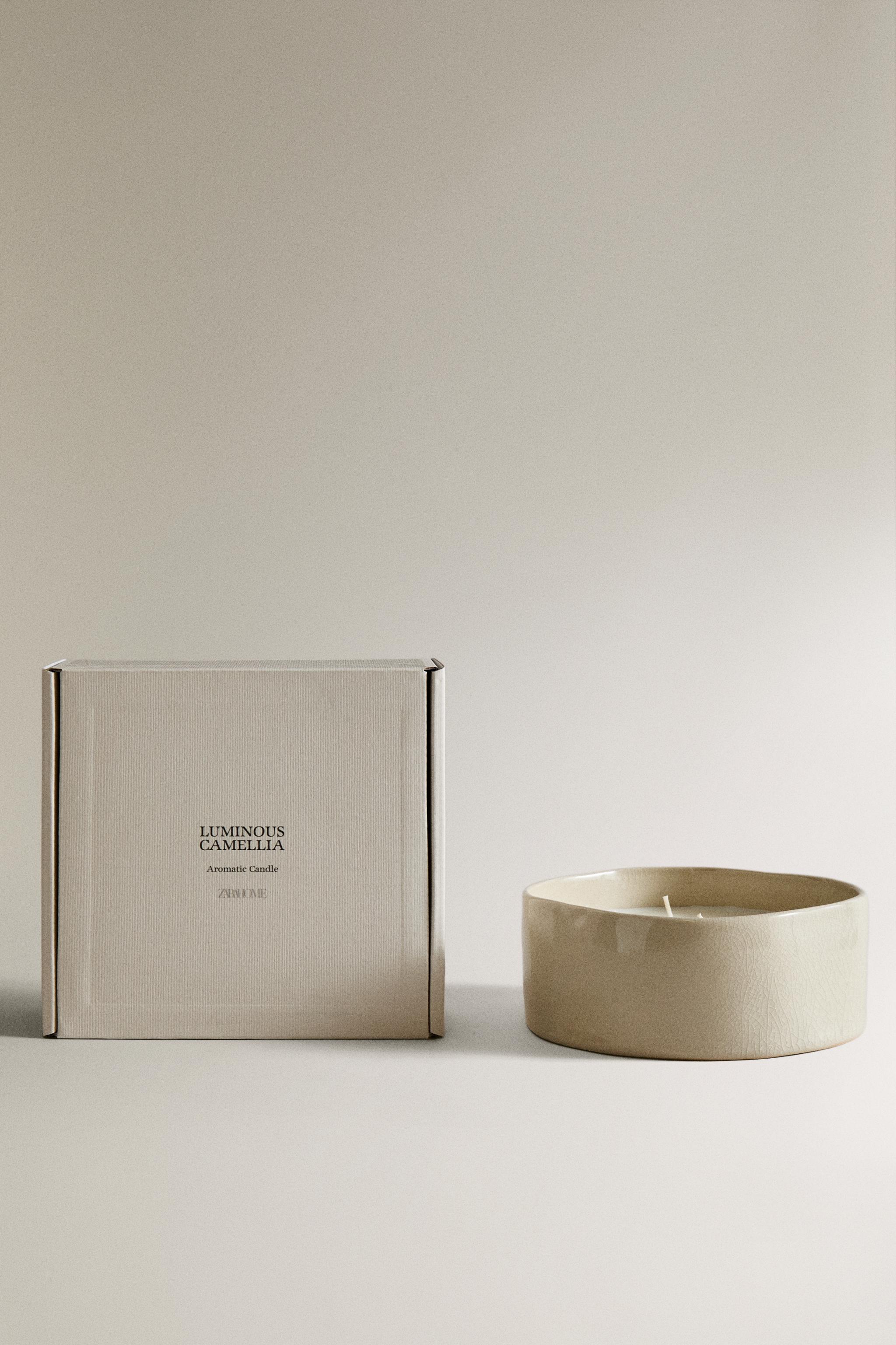 (540 G) LUMINOUS CAMELLIA SCENTED CANDLE — Light pink