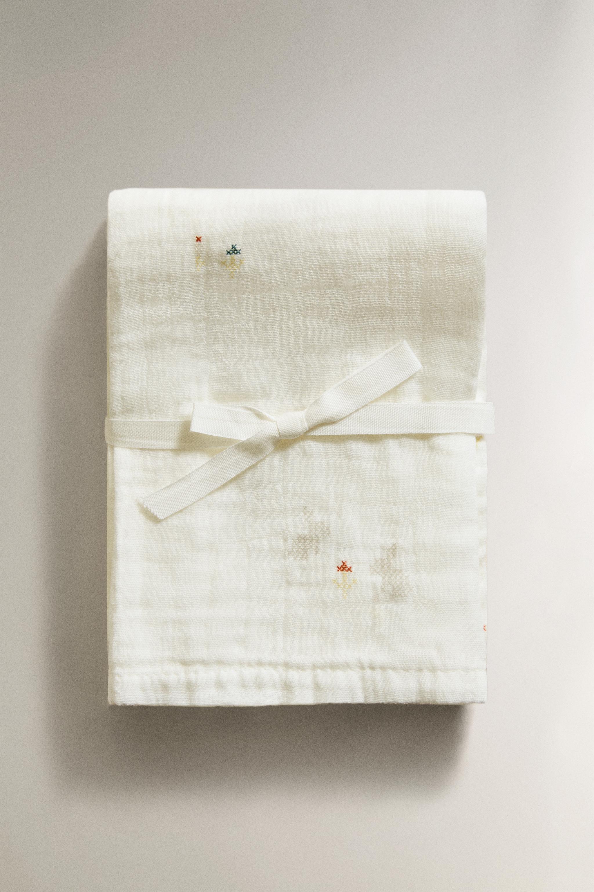Zara EMBROIDERED BABY MUSLIN CLOTHS (PACK OF 2)