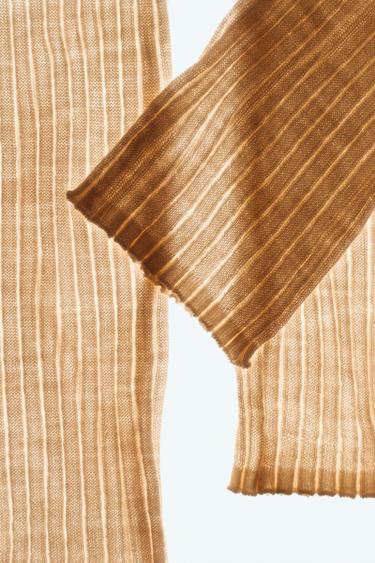 REGULAR FIT STRUCTURED T-SHIRT - GREENISH by Zara