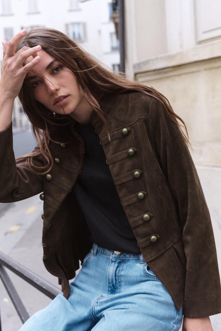 Chaqueta con botones tipo peplum 3