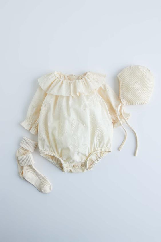 COMPLETO CON FIORI RICAMATI ZARA Italia / Italy