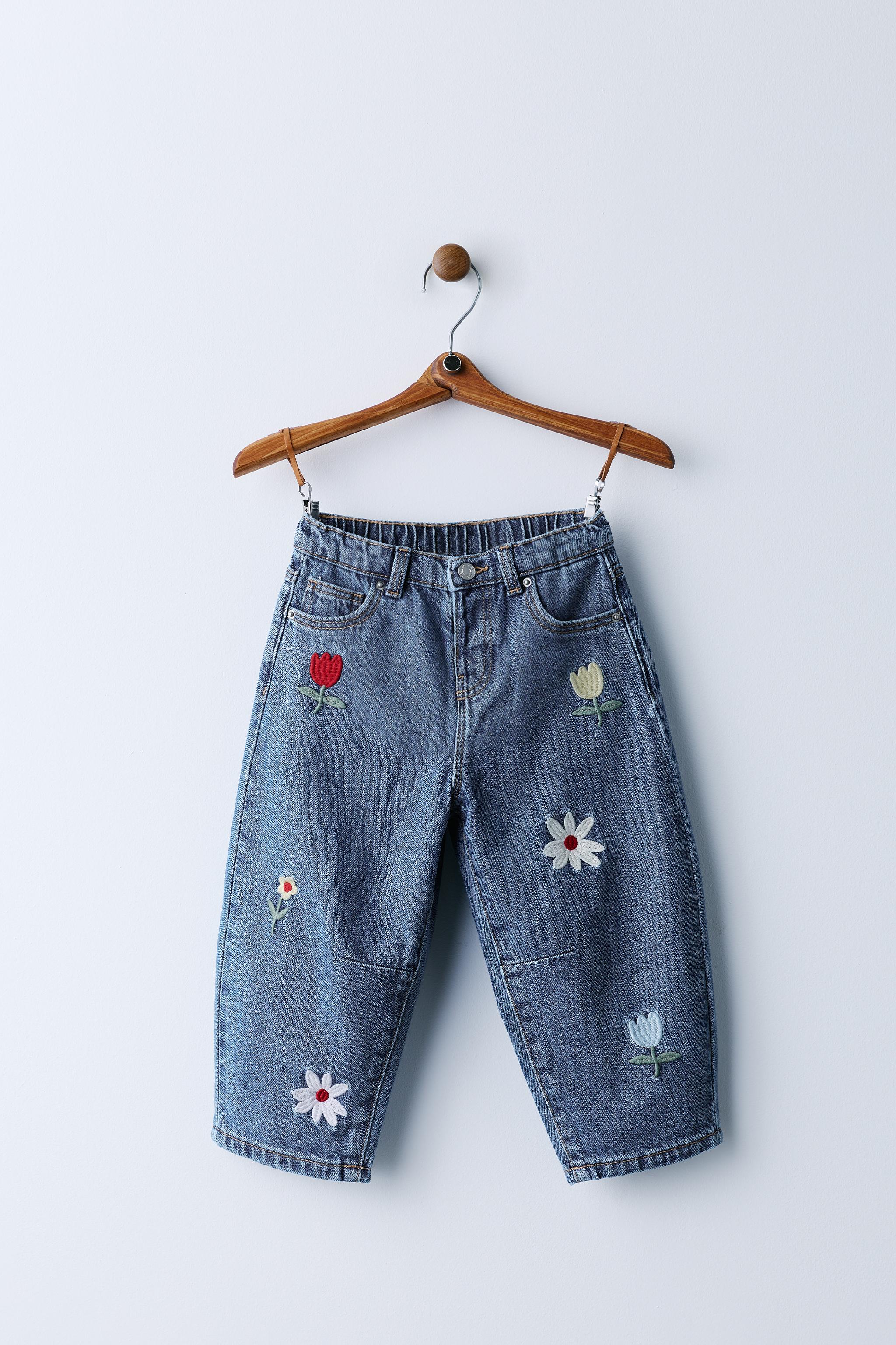 EMBROIDERED FLORAL BARREL JEANS — Blue