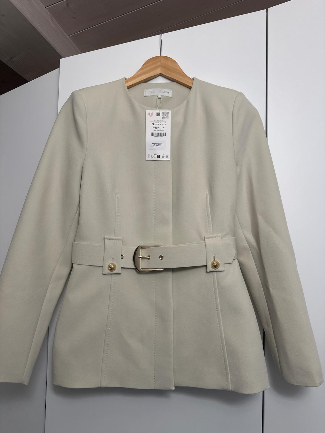 BLAZER WITH WIDE BELT