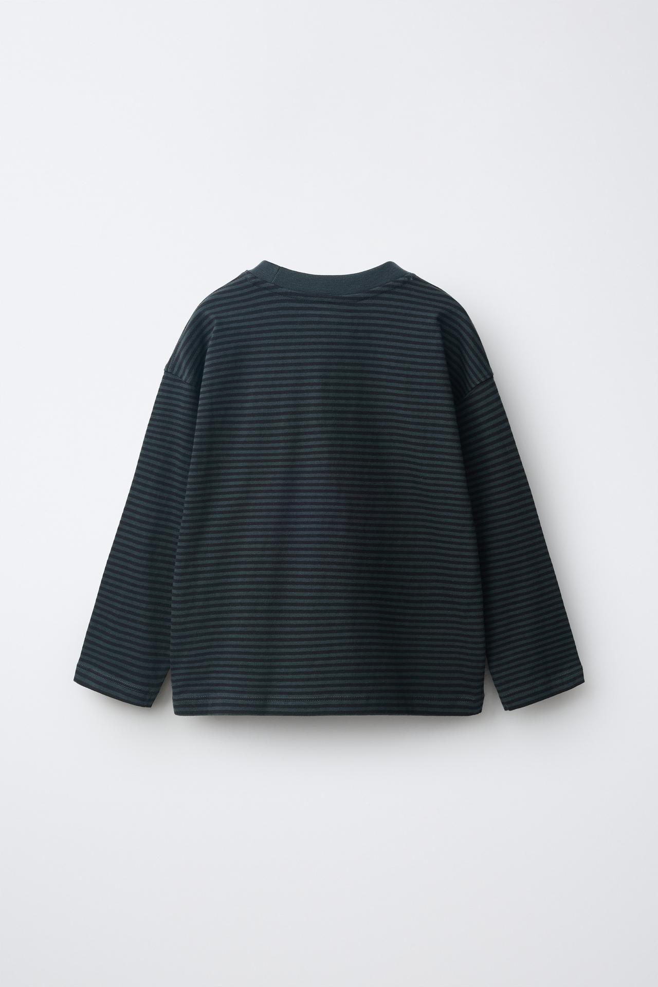 STRIPED PRINT T-SHIRT — charcoal gray