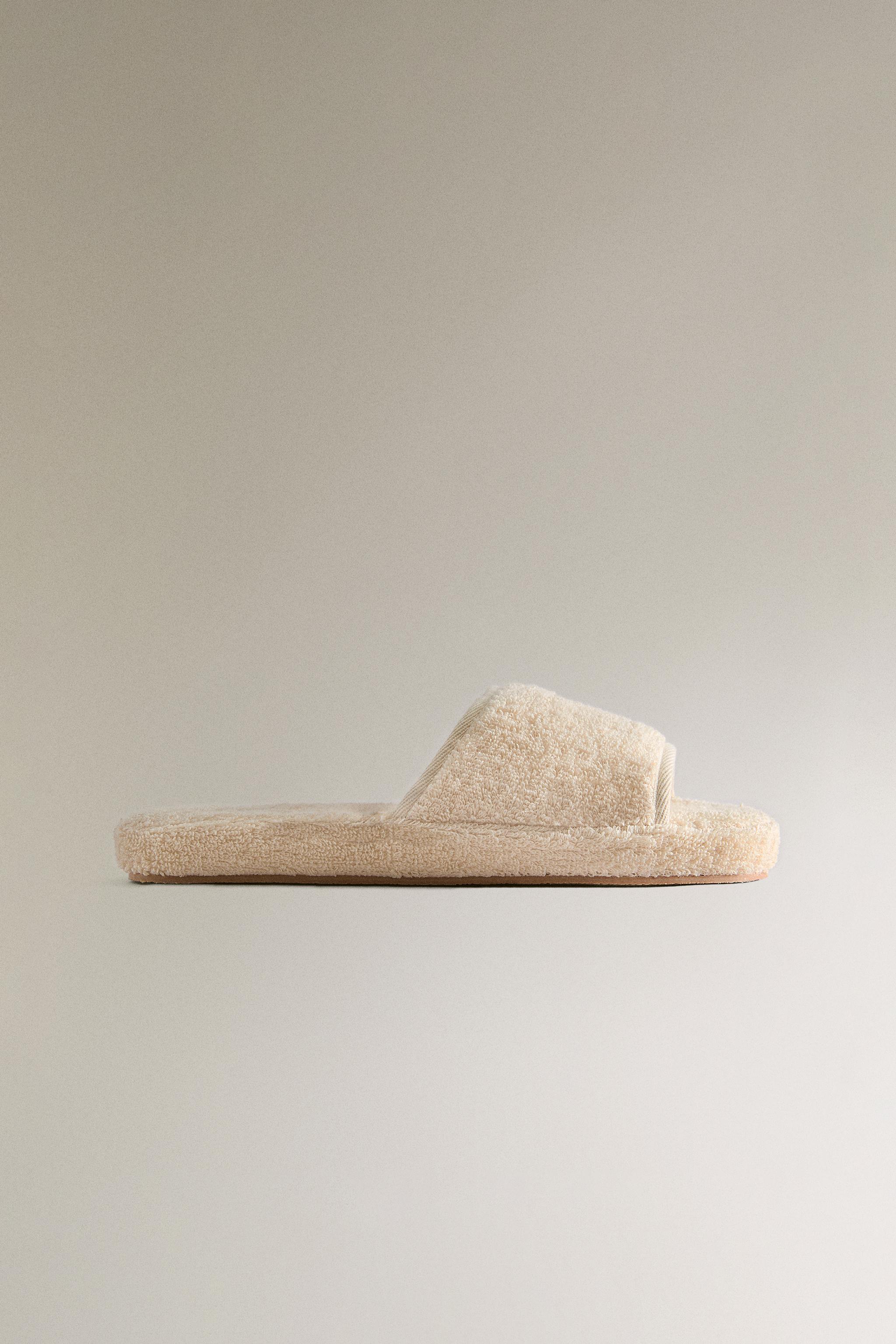 CHAUSSONS PLATEFORME SERVIETTE DE BAIN