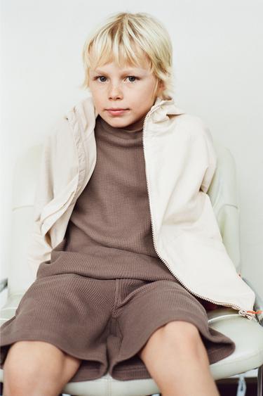 CASACO IMPERMEÁVEL LEVE COM CAPUZ - Cru da Zara