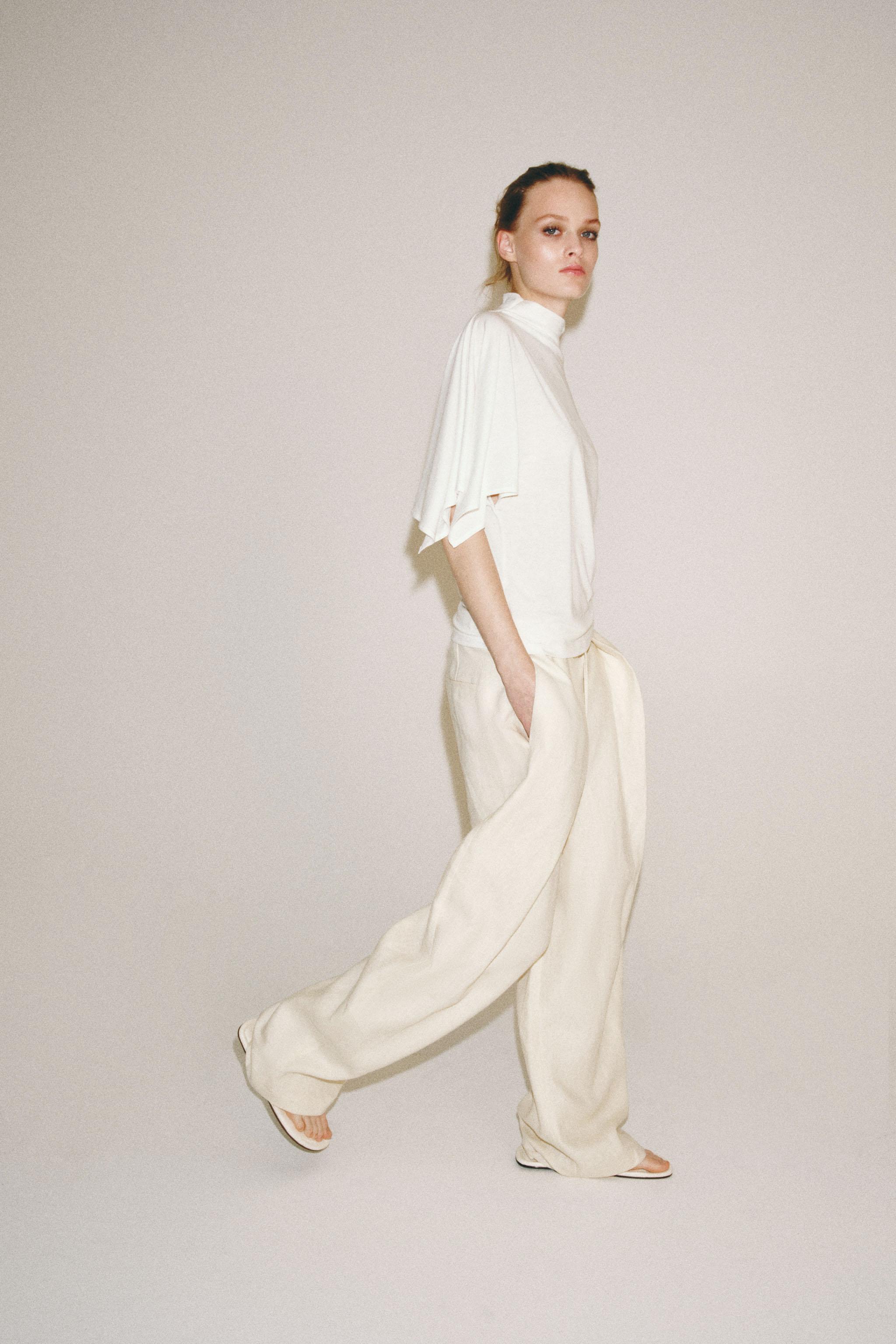 HIGH COLLAR TOP — White