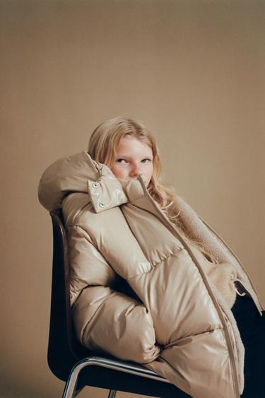 SHINY PUFFER JACKET WITH FAUX FUR LINING — ПЕСОЧНЫЙ от Zara