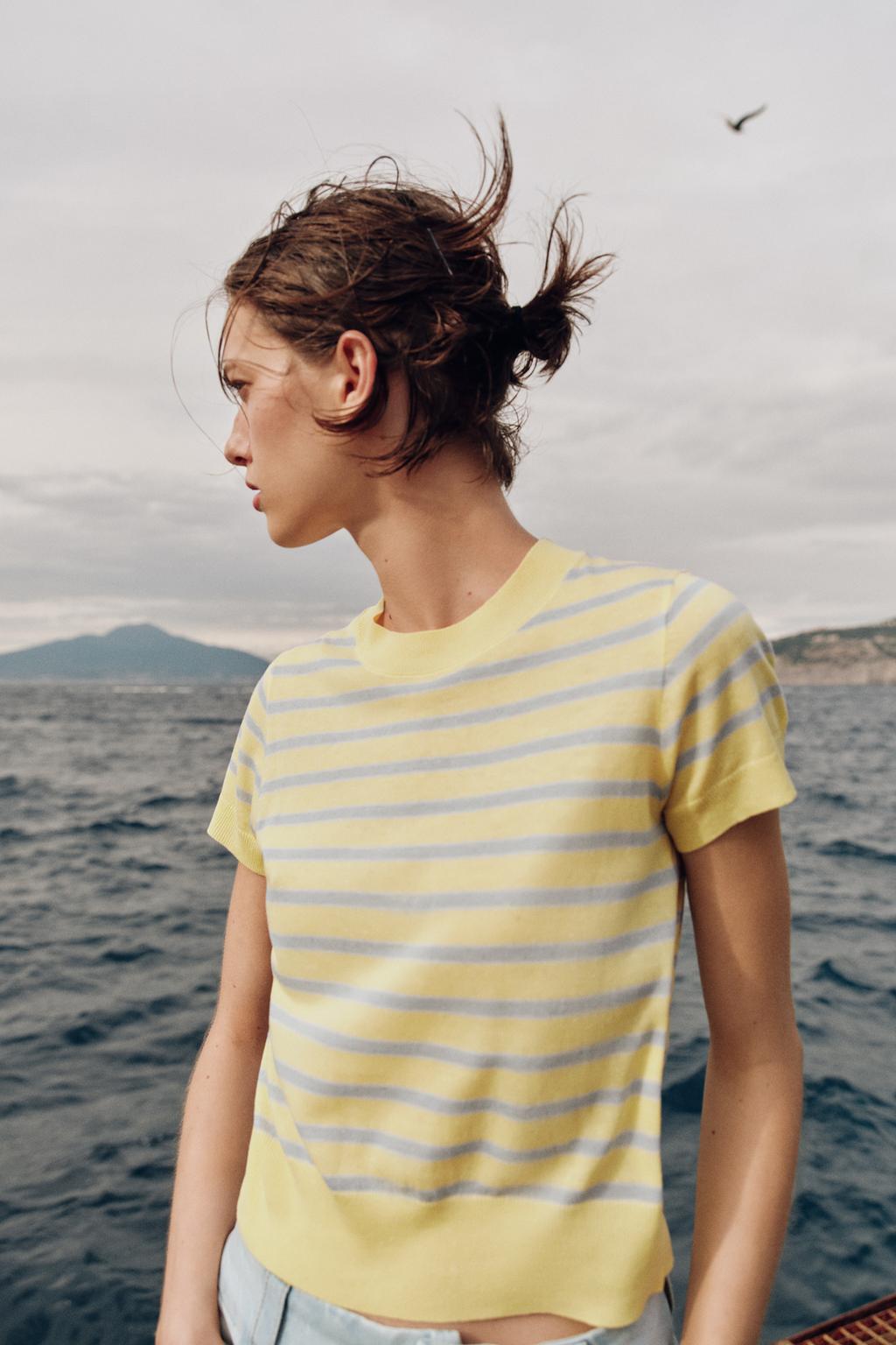 STRIPED SHORT SLEEVE KNIT SWEATER