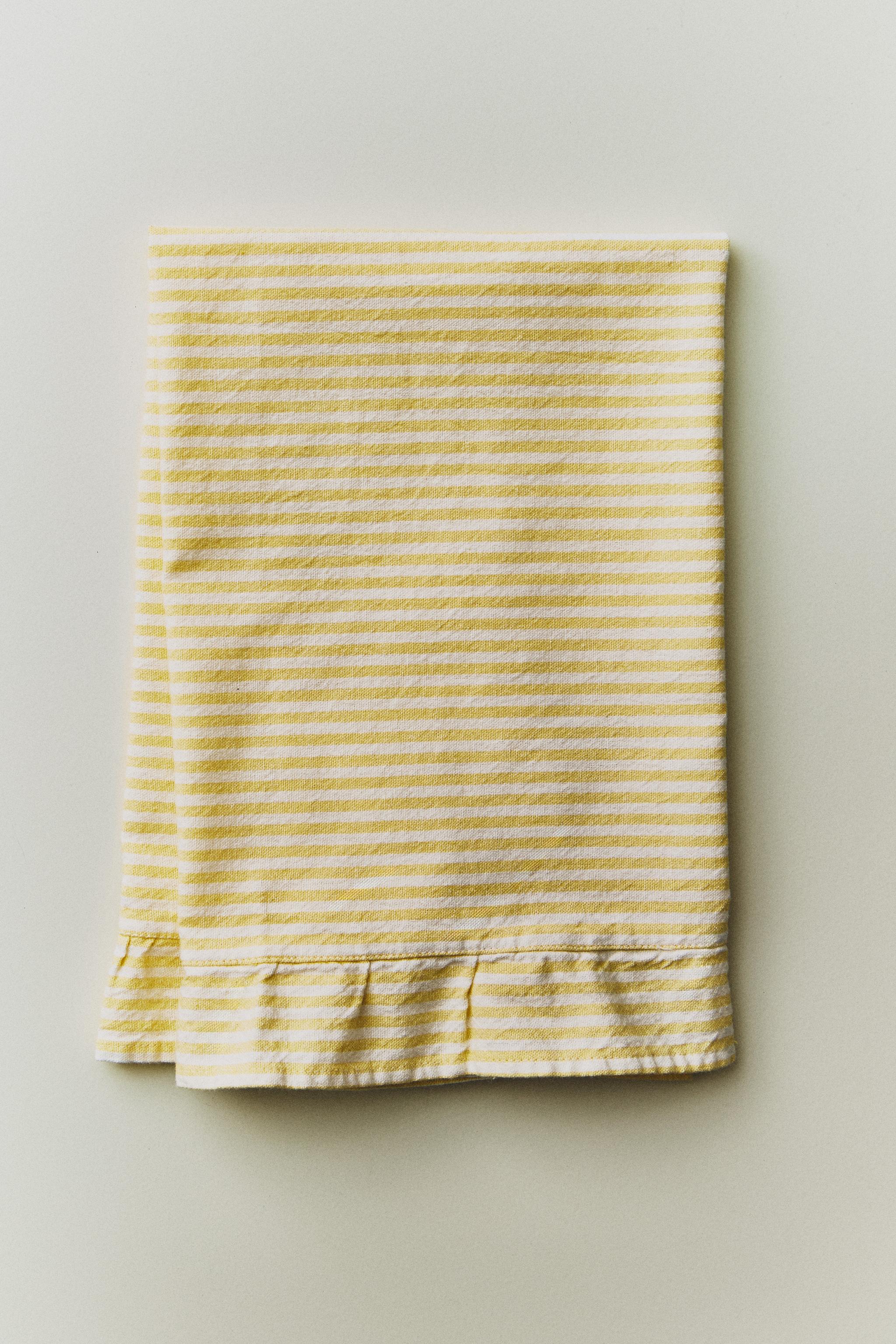 RUFFLED STRIPED KITCHEN TOWEL — Yellow