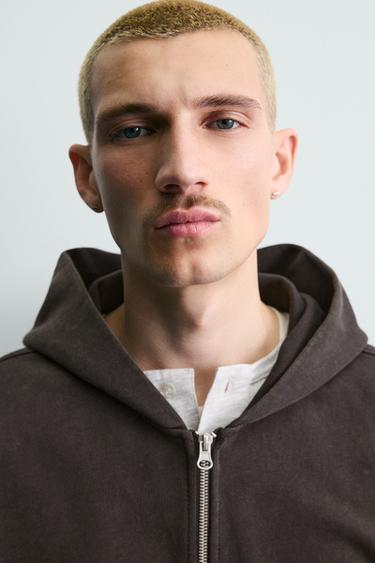 SUDADERA LAVADA CREMALLERA CAPUCHA - Marrón oscuro de Zara