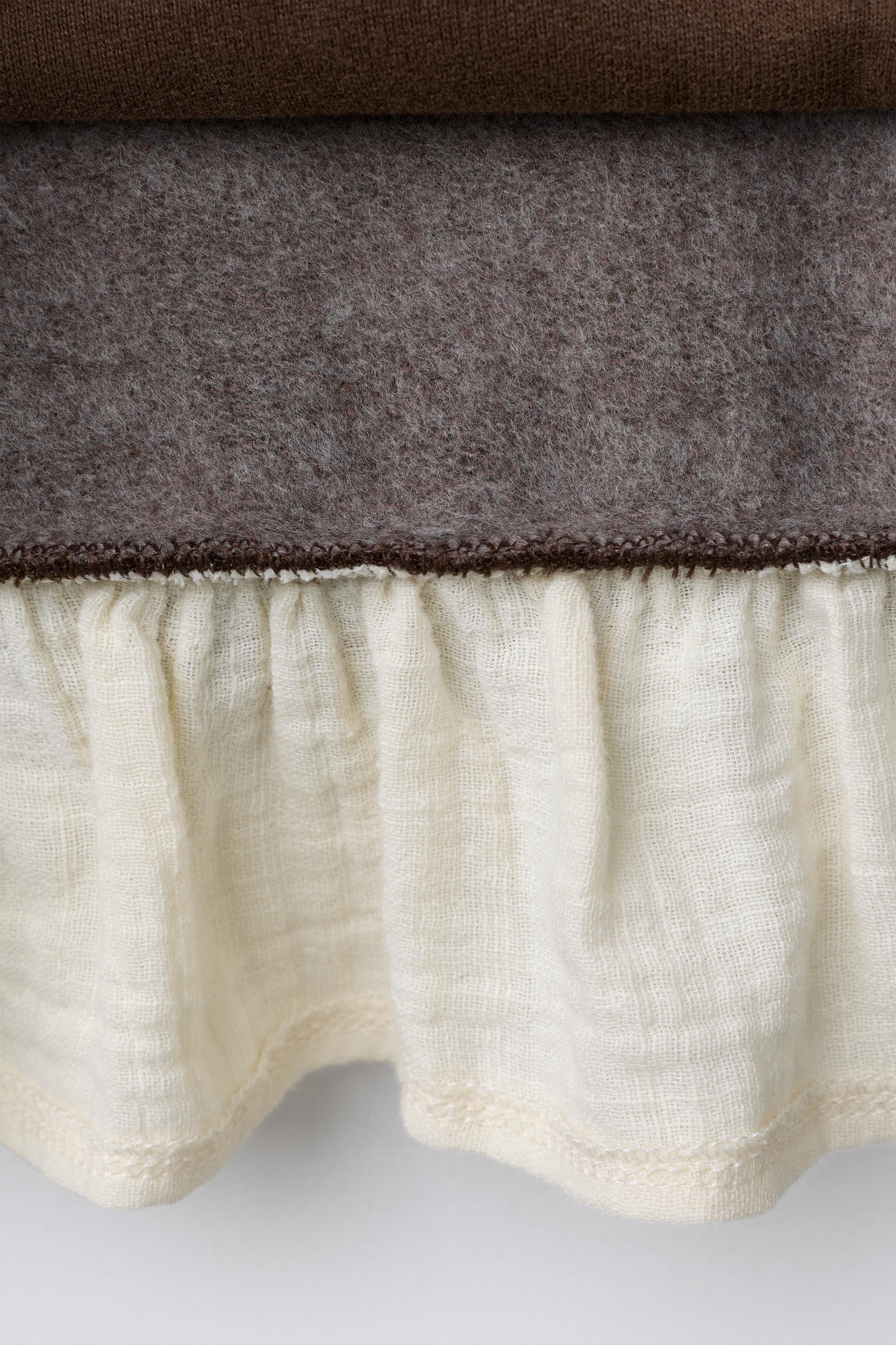 CONTRASTING FLORAL SWEATSHIRT