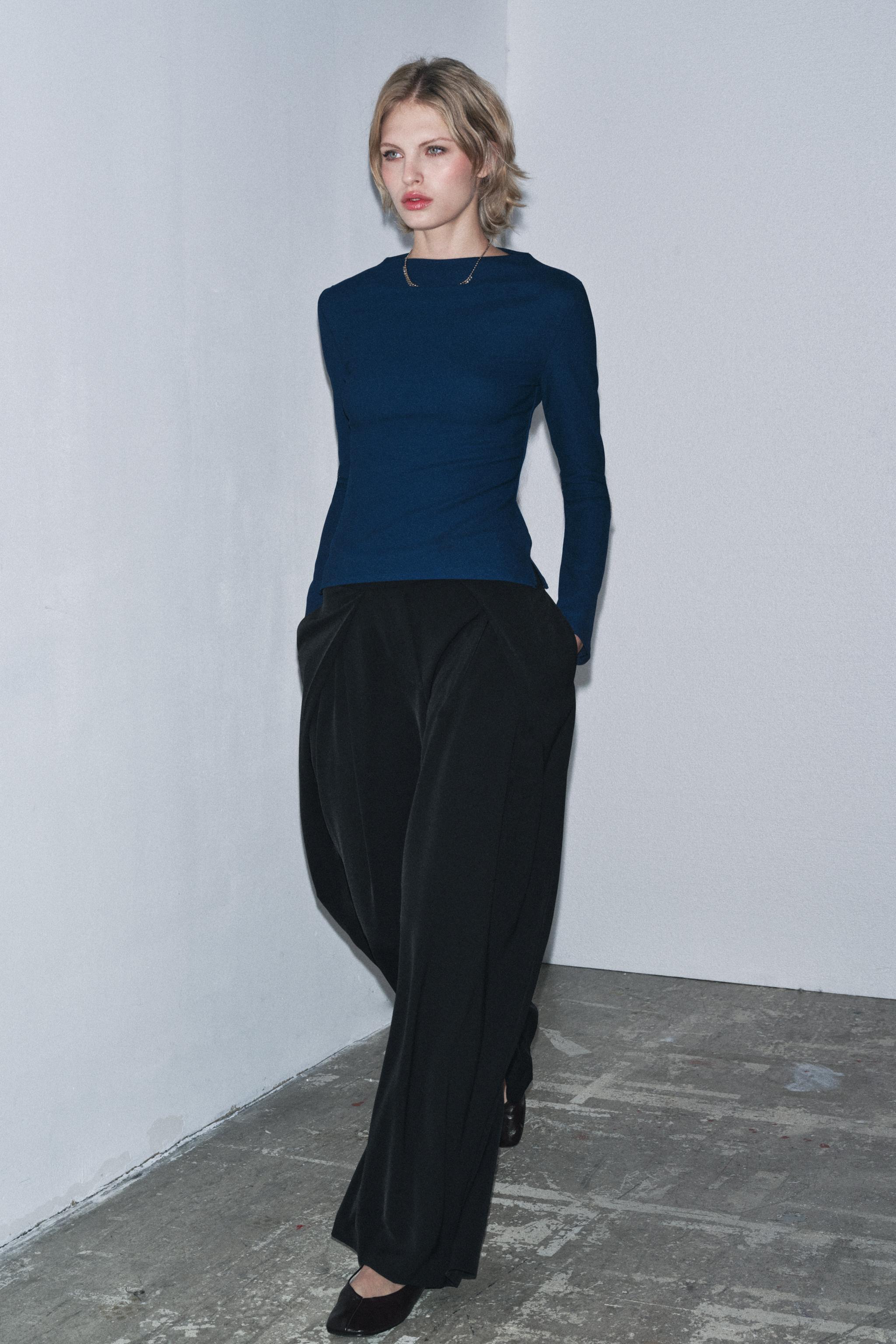 CREPE MOCK NECK T-SHIRT