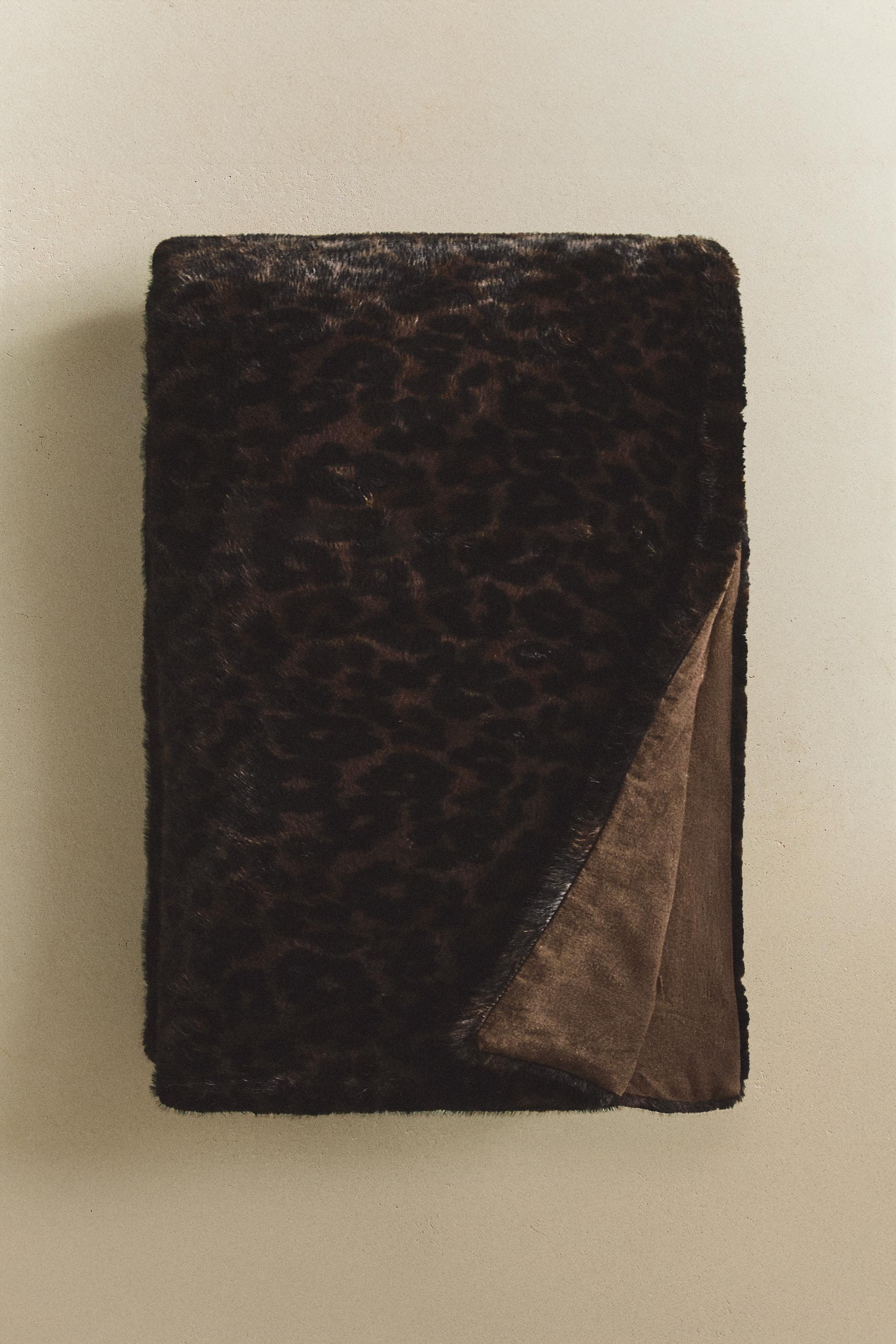 LEOPARD FAUX FUR BLANKET