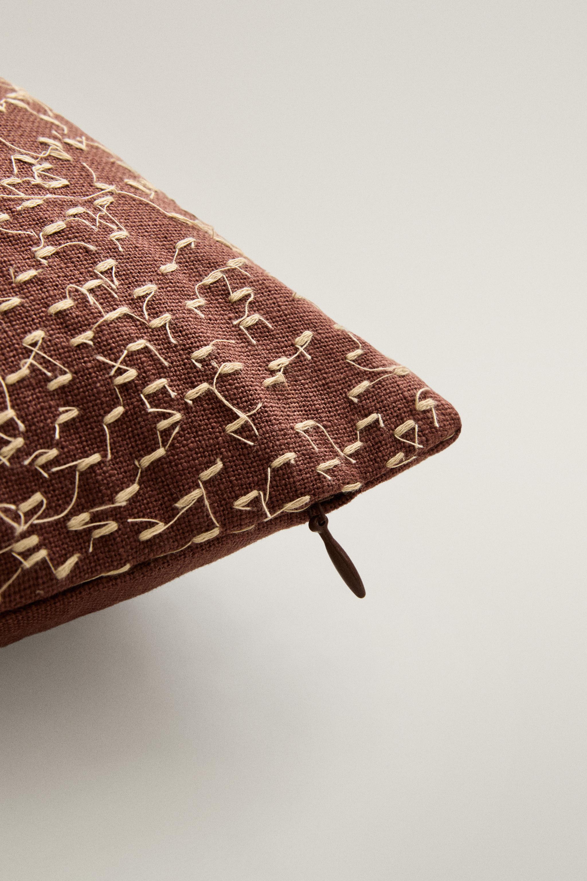 APPLIQUÉ & STITCHING THROW PILLOW COVER