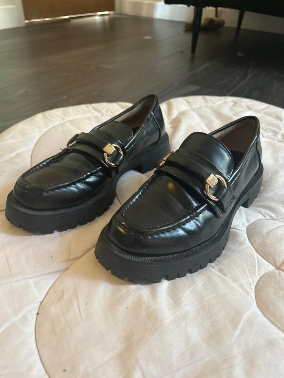 FLAT LOAFERS WITH CHAIN DETAIL - Image 3