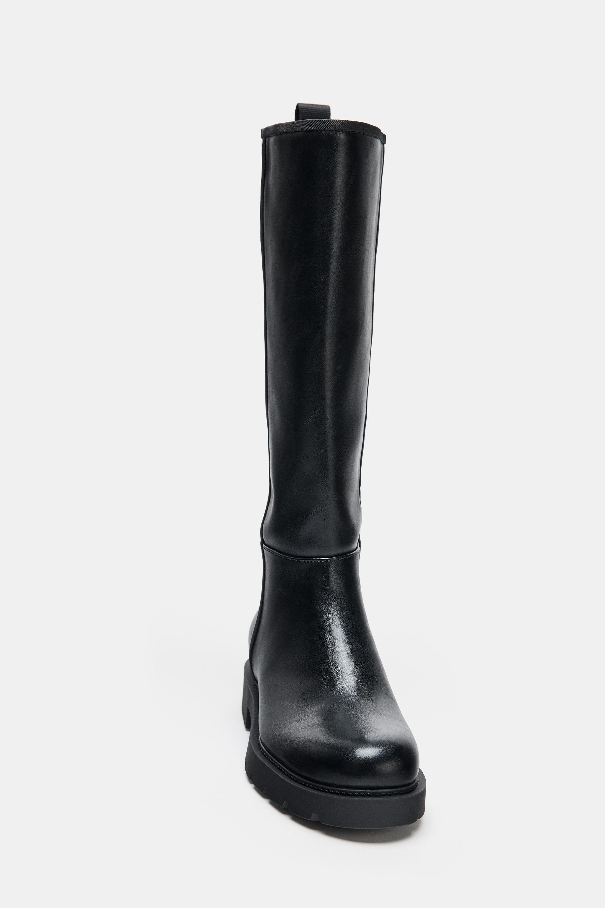 LOW-HEELED BOOTS WITH TOPSTITCHING