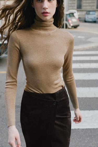 سترة صوف بياقة مرفوعة - جملي فاتح الخاص بـ Zara