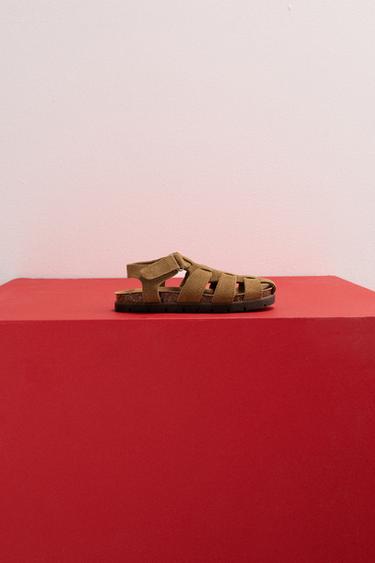 SANDALES EN CUIR STYLE PLAGE - Marron foncé de Zara - Image 8