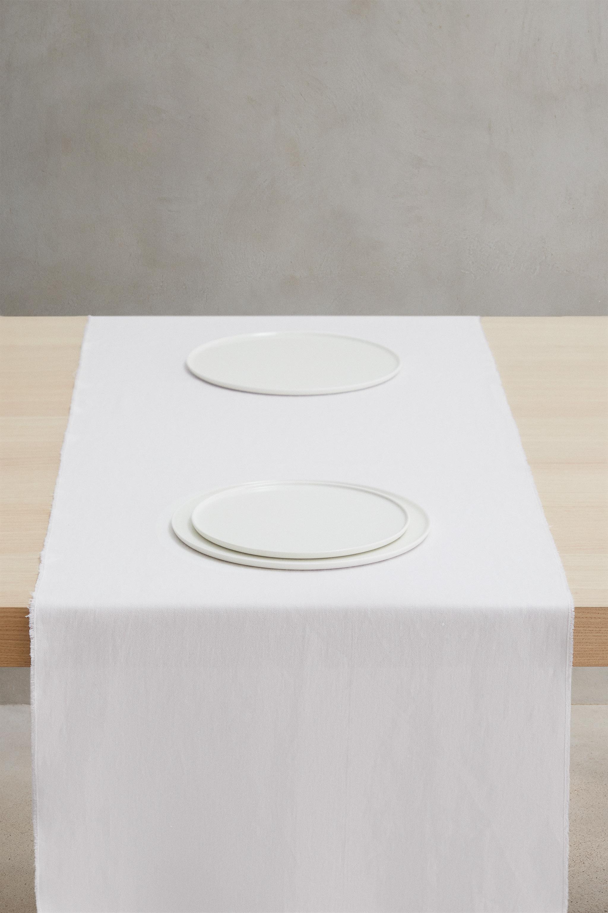 TABLE RUNNER 01 — Ecru