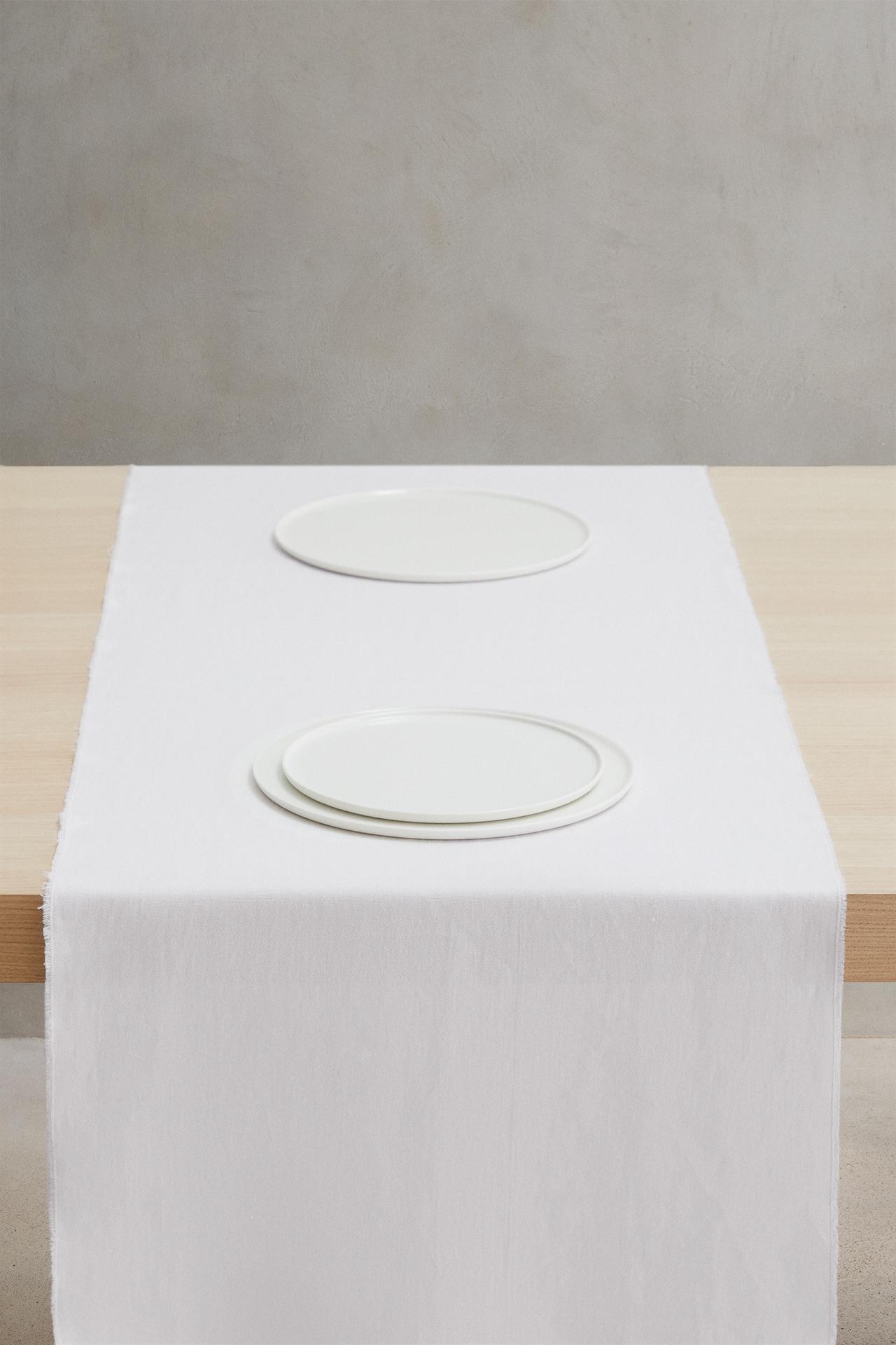 TABLE RUNNER 01 — Ecru