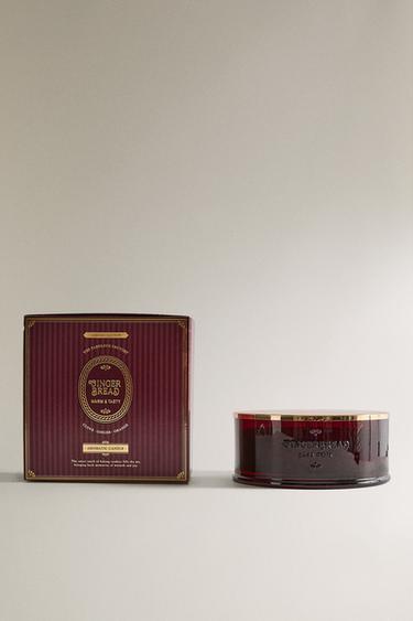(900 G) GINGERBREAD SVIEČKA V TVARE VALCA - Červená zn. Zara