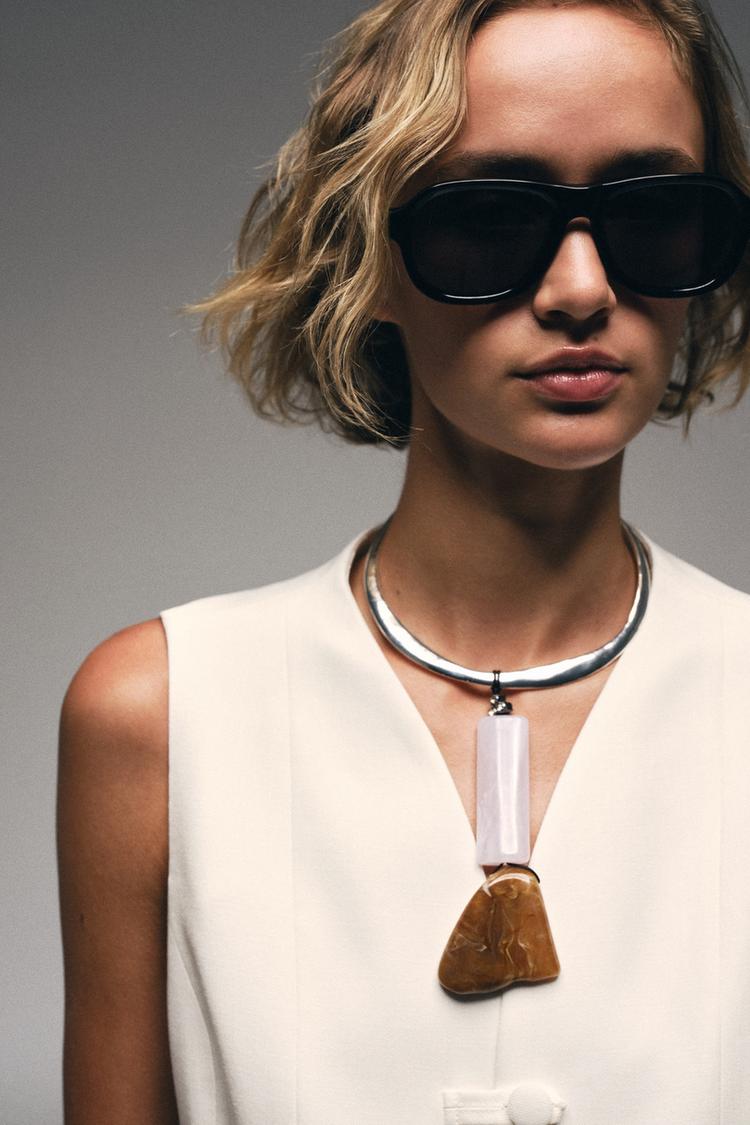 COLLAR CHOKER PIEDRAS RESINA