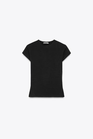 CAMISETA ENTALLADA MANGA CORTA - Negro de Zara - Imagen 0