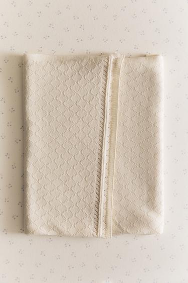 COUVERTURE ENFANT LOSANGES - Écru de Zara - Image 5