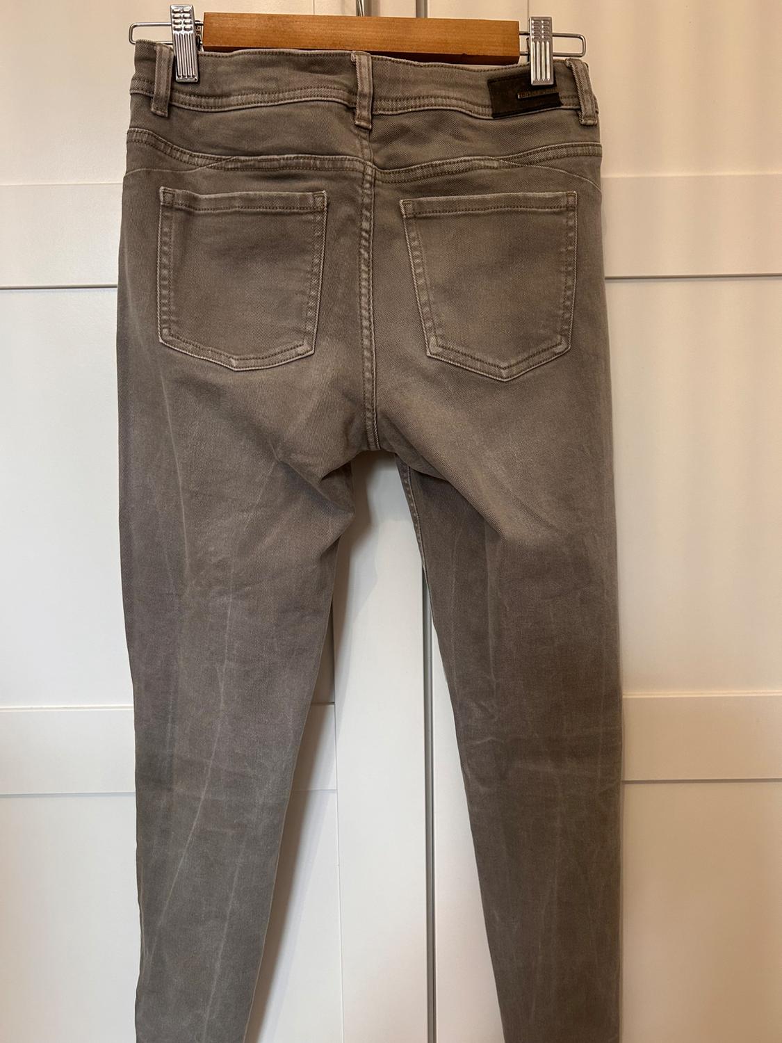 JEANS TIRO ALTO ROTOS - Image 5