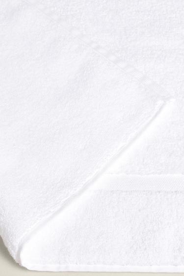 TAPIS DE BAIN TISSU BOUCLÉ DOUX ANTIDÉRAPANT - Blanc de Zara - Image 2