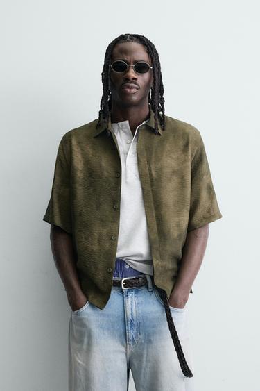 CAMISA RELAXED FIT ESTAMPADO ABSTRACTO - Khaki de Zara