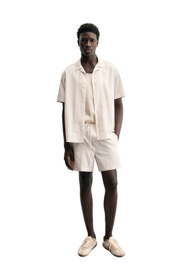 STRIBEDE RELAXED FIT BERMUDASHORTS - lys beig fra Zara
