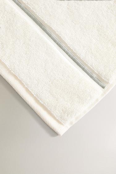 SERVIETTE DE BAIN FESTON BRODÉ - Bleu / Vert de Zara - Image 2