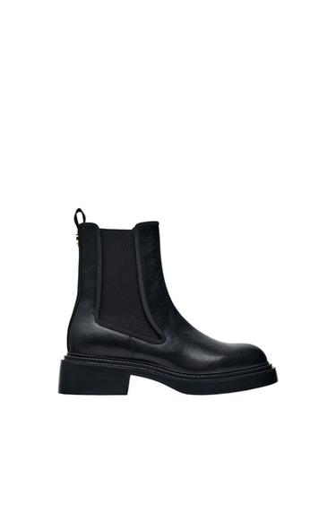FLAT CHELSEA ANKLE BOOTS