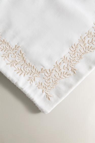 LOT SERVIETTES INVITÉS BRODERIE VÉGÉTALE (LOT DE 2) - Blanc cassé de Zara - Image 3