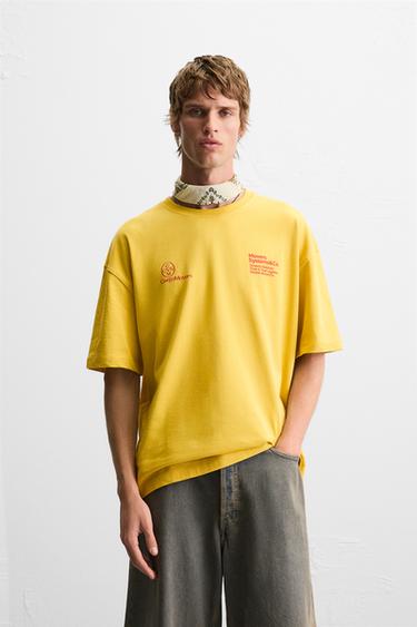 CAMISETA COM ESTAMPA COMBINANDO - Mostarda da Zara