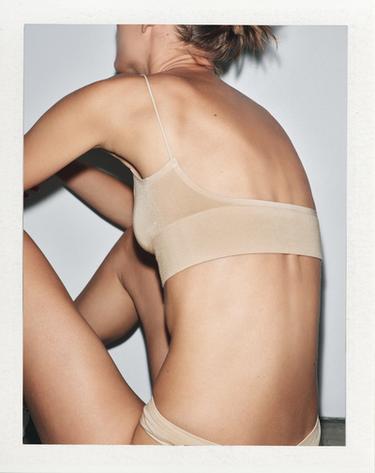 БЕСШОВНЫЙ БРАЛЕТТ С ТРЕУГОЛЬНЫМИ ЧАШКАМИ — бежевый от Zara