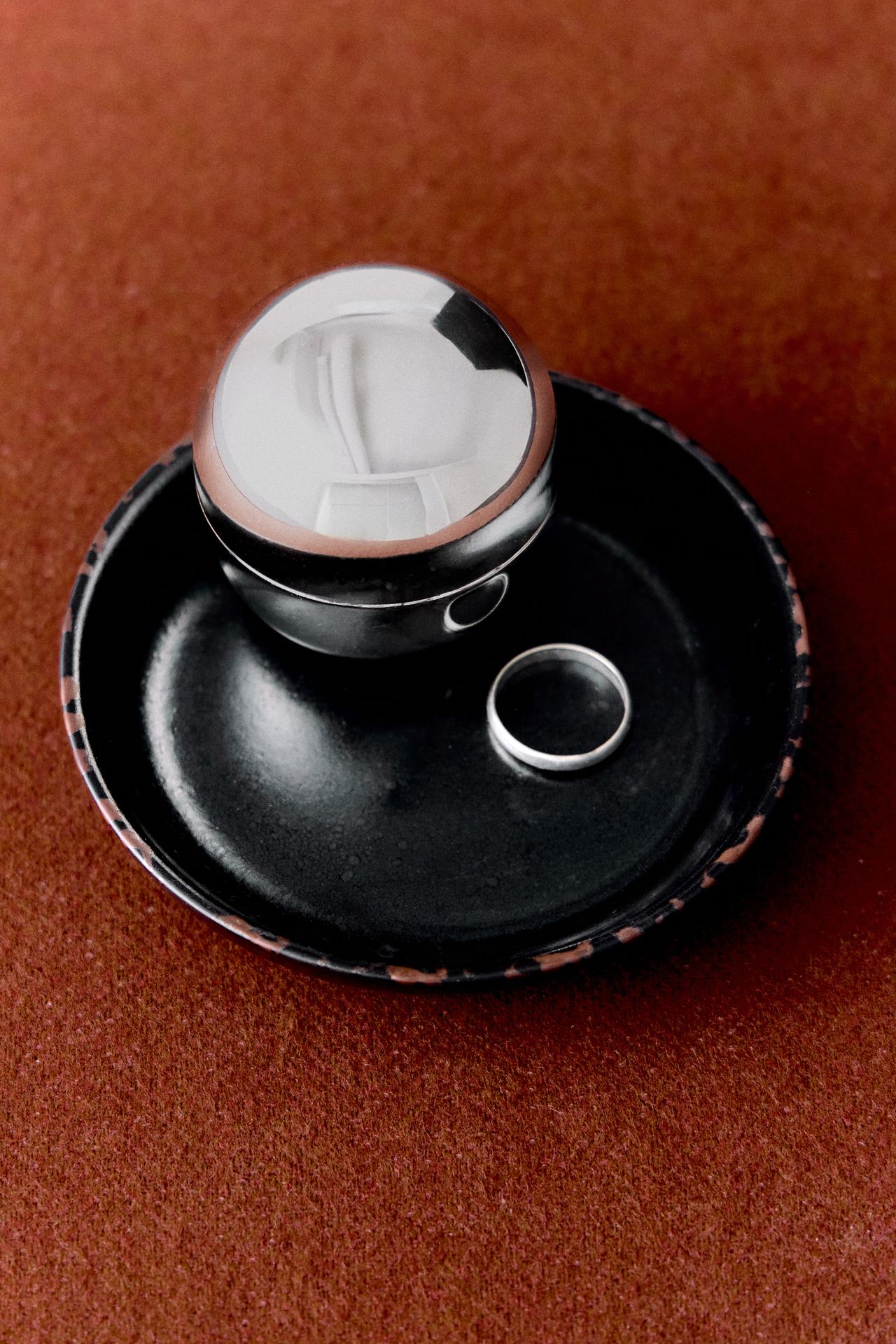 SMALL ROUND STAINLESS STEEL BOX — Silver