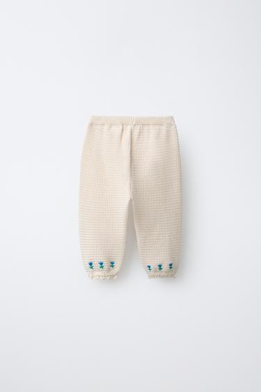 PANTALON TEXTURÉ À FLEURS BRODÉES ET DENTELLE - Écru de Zara