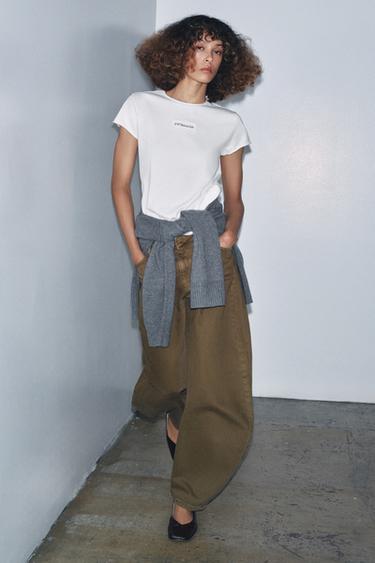 Ағашқа байланған стриптизшілердің суреттері