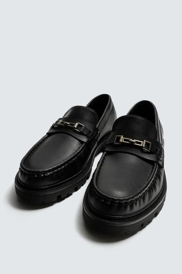 MOCASSINS AVEC DÉCOR MÉTALLIQUE - Noir de Zara - Image 4