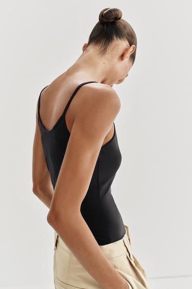 T-SHIRT EN POLYAMIDE À BRETELLES FINES - Noir de Zara