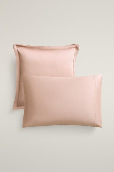 SATEEN PILLOWCASE WITH TRIM (300 THREAD COUNT) - Pale pink by Zara