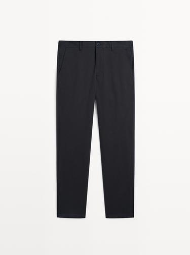 Pantalon tapered fit en coton mélangé - Bleu marine de Zara