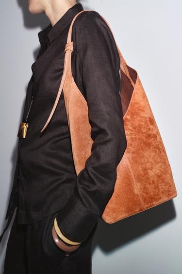 SAC MAXI SEAU EN CUIR SUÉDÉ AVEC DÉTAIL D'ANSE - Orange de Zara - Image 1