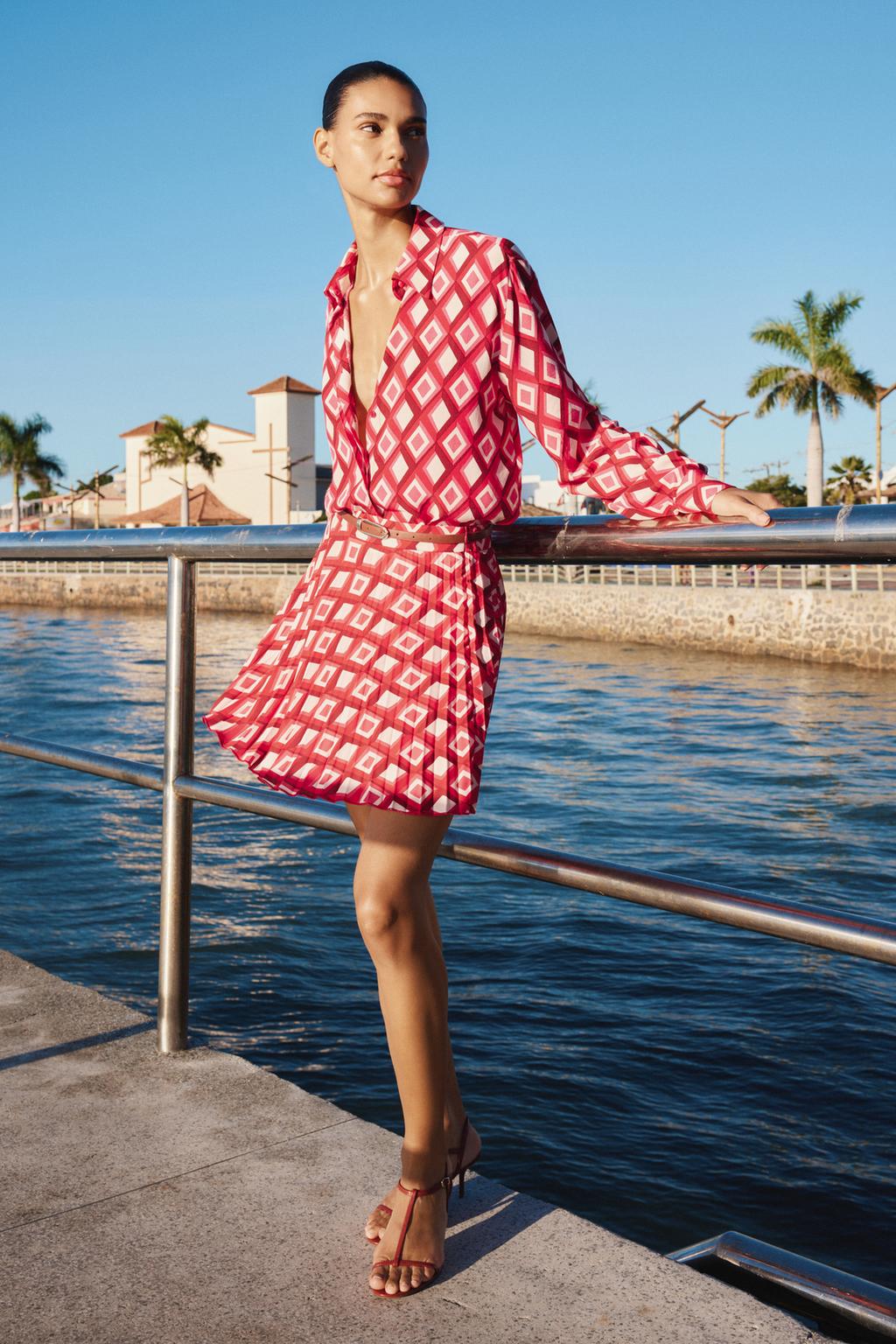 Thumbnail image for GEOMETRIC PRINT MINI SKIRT WITH BELT